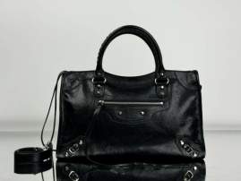 Picture of Balenciaga Handbags _SKUfw215658762fw